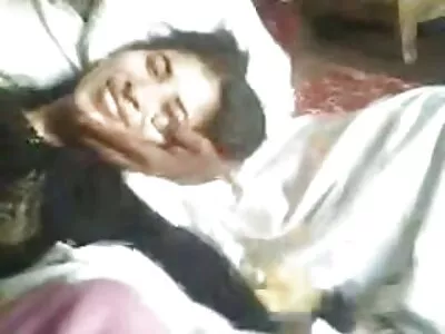 年轻的 18yo 猫性交视频 (Kiki18)