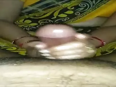 巨大的鸡巴爆发成青少年的屁股